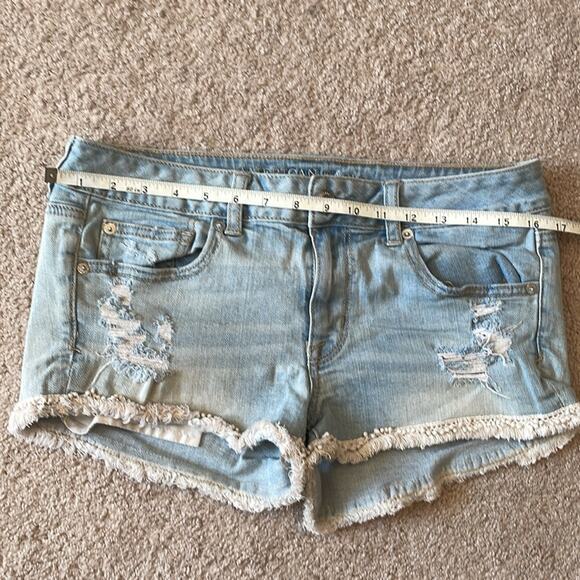 American Eagle Womens Jean Shorts Size 8 Distressed White Knit Design Light Wash - Picture 8 of 11